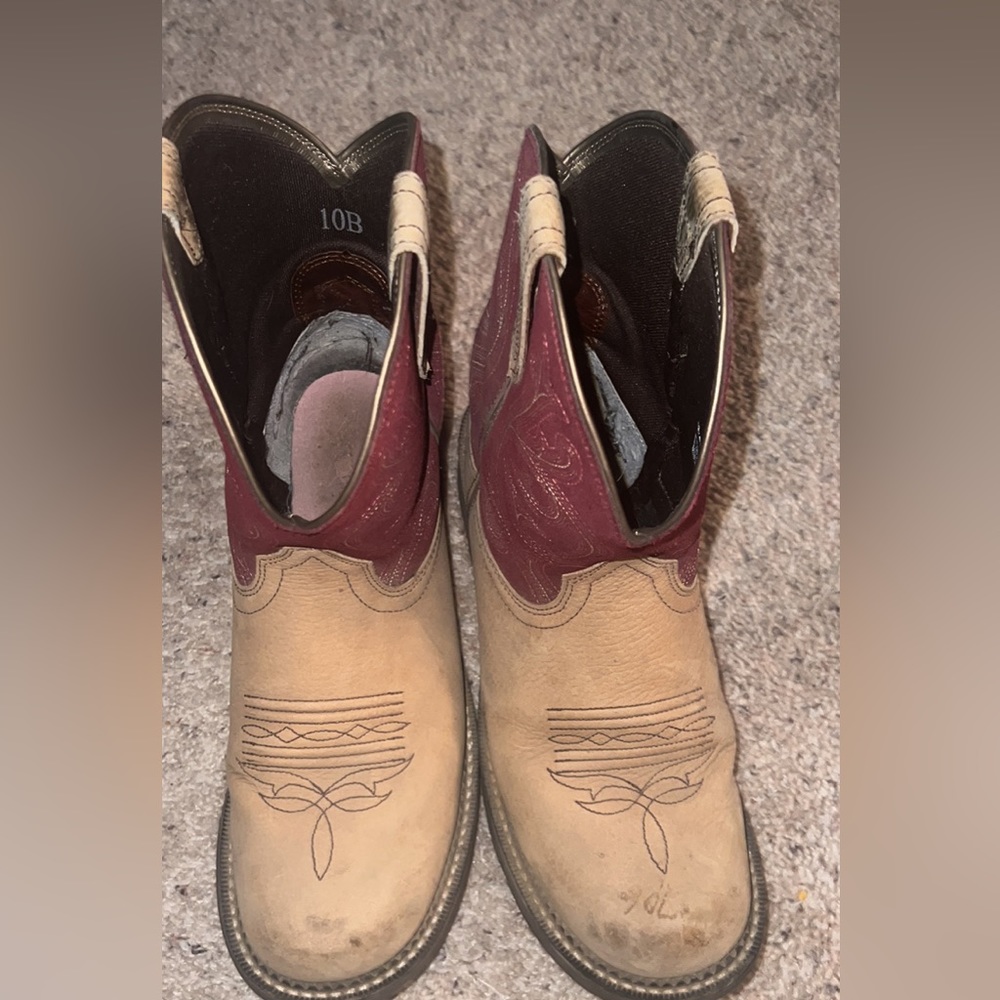 Cowgirl boots size 10 women’s